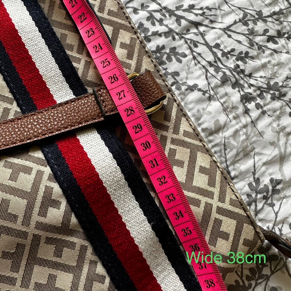 TOMMY HILFIGER brown logo monogram tote. - Picture 10 of 12